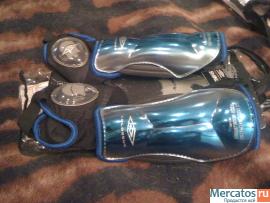 Новые фирменные футбольные щитки 3