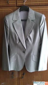 Продам костюм брючный женский 2