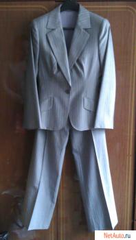 Продам костюм брючный женский