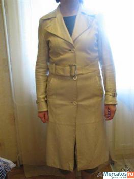Продам фирменный кожаный плащ пальто молочного цвета р 44-46