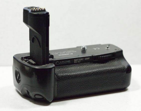Аккумуляторная ручка Canon BG-E2 для фотоаппарата Canon EOS-20D.