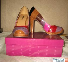 Новые туфли яркой, модной расцветки (размер 38-39)