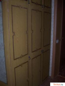 продам светлый 3-х створчатый шкаф