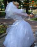 Белое шикарное свадебное платье.