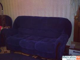 Продаю комплект мягкой мебели для гостинной:диван-кровать и 2 кр 2