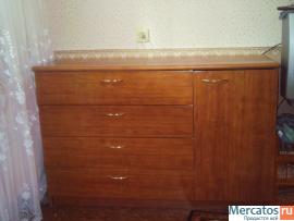 Продаю комплект для спальни:шкаф-купе,спальный столик,комод. 2