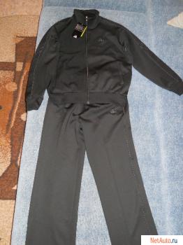 Совершенно новый костюм фирмы Adidas.