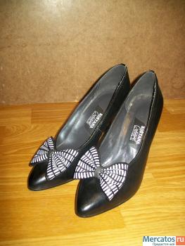 Черные туфли с бантиком