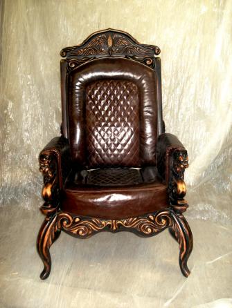 Продается деревянное кресло