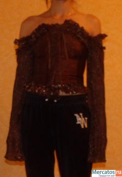 Корсет, рукава можно носить на плечах, можно опустить 2