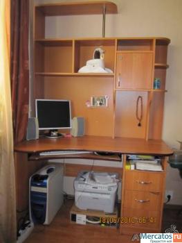 продаю стол с полками и подставкой под компьютер