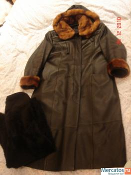 пальто женское кожаное с отделкой норкой
