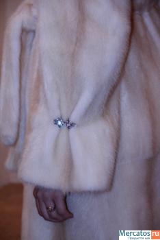 Продам шубу Норковую светлую до колена, прямая, с поясом 4