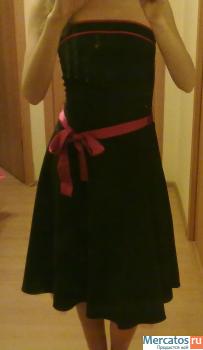 черное платье с красным бантиком