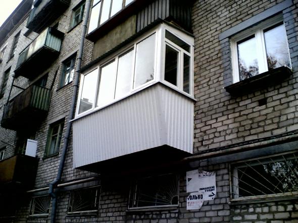 Остекление балконов и лоджий: деревянные, пластиковые и раздвижн