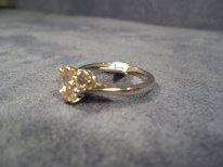 Продам кольцо бриллиант один- 1.35 карата