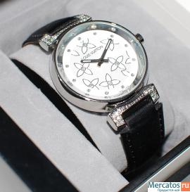 Louis Vuitton Tambour white
