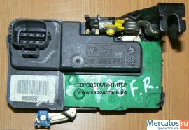Замок передней правой двери 30699753 Volvo XC90 S80 S60 XC70 V70 3
