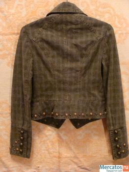 Жакет с прикольными пуговицами