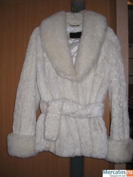 Белый полушубок из искусственного меха