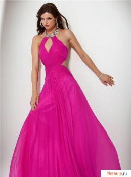 Яркое и живое длинное в пол платье