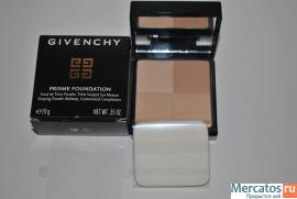 Продаю Тональную крем-пудру Givenchy Prisme Foundation №3 Shapin 2