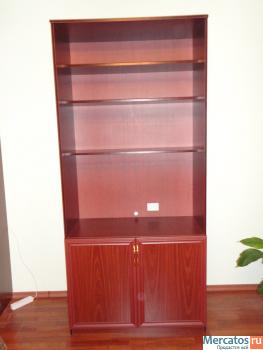 Книжный шкаф