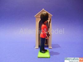 Солдатики 1/32 Britains Британский гвардеец Караул 8