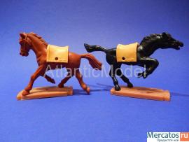 Солдатики 1/32 Plasty Лошади Две фигуры Седла