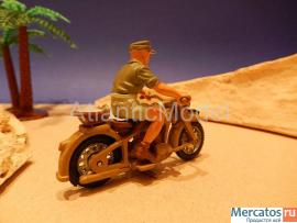 Солдатики 1/32 Britains Мотоциклист Африка корпус второй 4