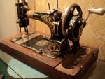 Старая немецкая швейная машинка