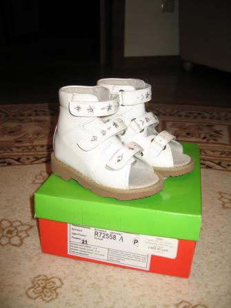 Продаю ортопедические сандалии для девочки