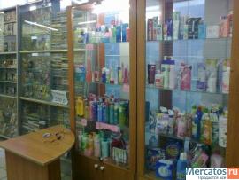 Три стеклянные витрины