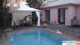 Квартира-дом люкс с садом и бассейном в Барселоне