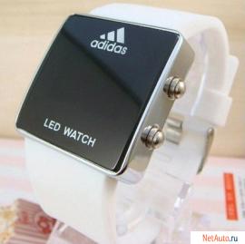 Стильные спортивные часы adidas с красной подсветкой