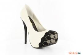 Туфли с черными кружевами