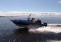 Алюминиевый сварной катер GRIZZLY 580 Fisherman одноконсольный