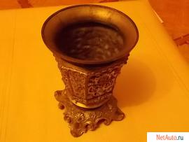 Старинная ваза для цветов