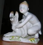 Статуэтка "Мальчик в пилотке с собакой"